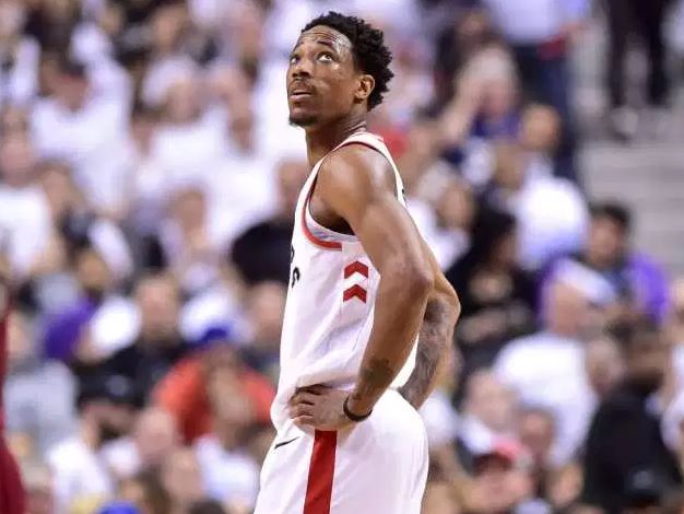 举背后的意 举背后的意